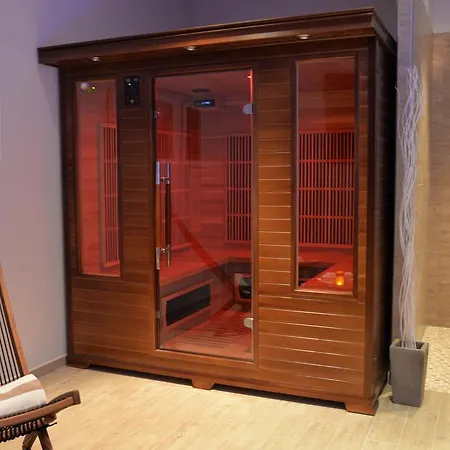 Chambres D'hotes La Maison De Leonie 4*