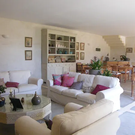 Guest house Chambres D'hotes La Maison De Leonie