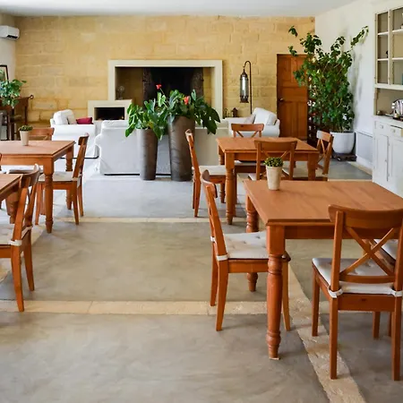 Guest house Chambres D'hotes La Maison De Leonie