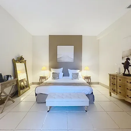 Chambres D'hotes La Maison De Leonie Guest house Collias