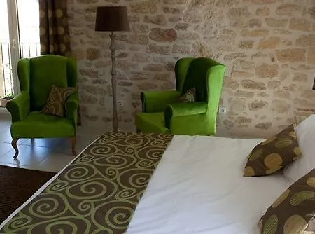 Guest house Chambres D'hotes La Maison De Leonie *