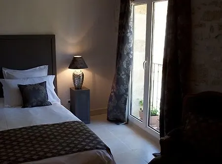 Guest house Chambres D'hotes La Maison De Leonie 4*