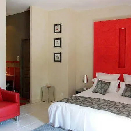 Guest house Chambres D'hotes La Maison De Leonie