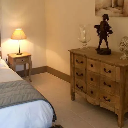 Guest house Chambres D'hotes La Maison De Leonie 4*